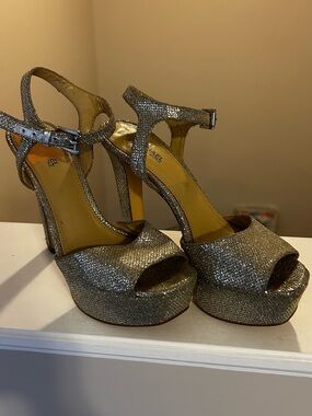 Michael Kors Silver Glitter Platform Heels | Size 6.5